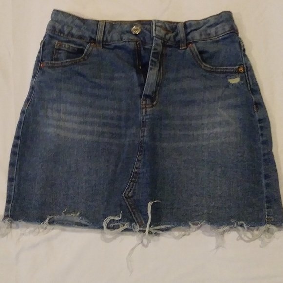 Wild Fable Denim Skirt ( distressed )  size2  NICE - Picture 1 of 3